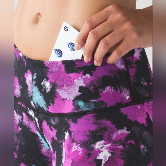 Lululemon Wunder Under Crop III/ Leggings/ Midnight Bloom/size 8 EUC - Picture 3 of 11